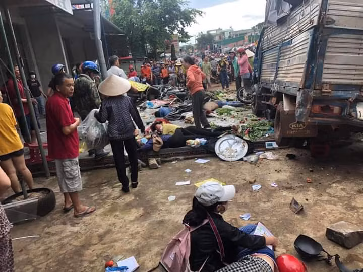 Tai nạn giao thông liên hoàn, 10 người thương vong