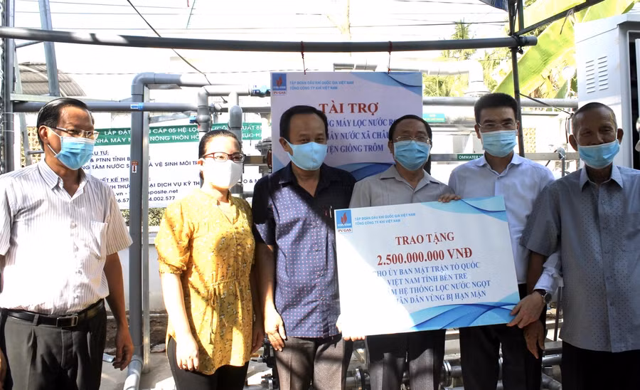 PV GAS trao tặng 2 hệ thống lọc nước cho nhân dân Bến Tre ảnh 3