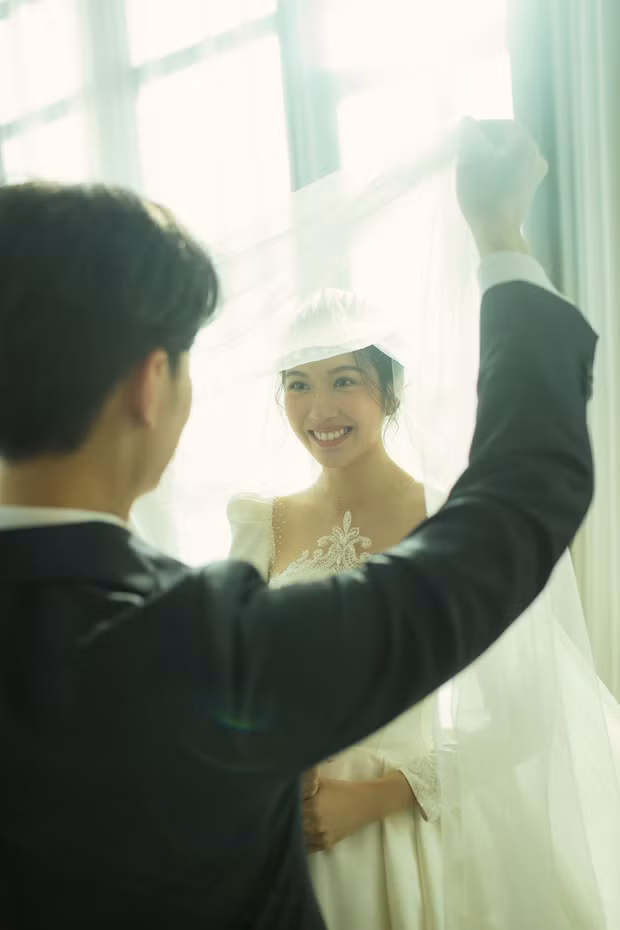 Á hậu Thúy Vân tung ảnh cưới đẹp lộng lẫy ảnh 5