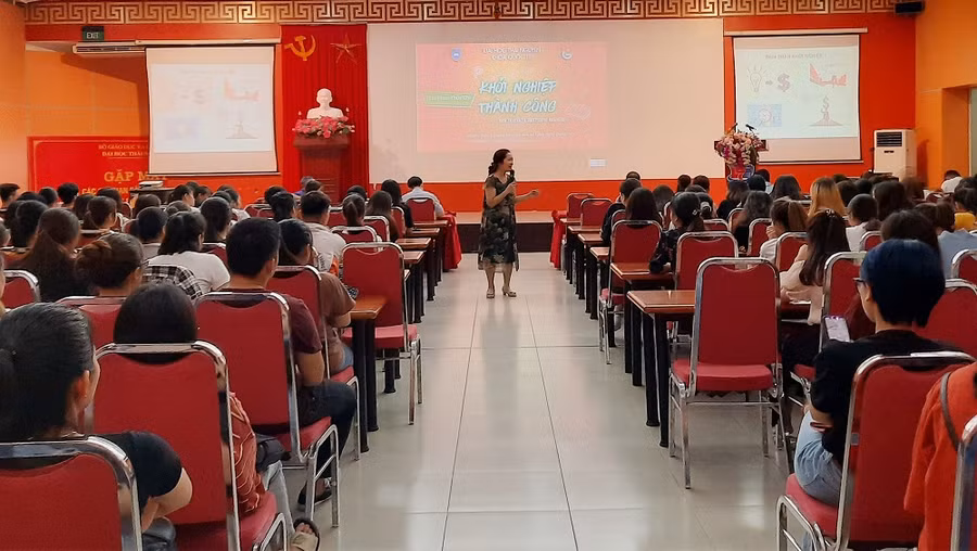 Thái Nguyên: Chuyên gia chia sẻ với sinh viên về tinh thần, tư duy khởi nghiệp