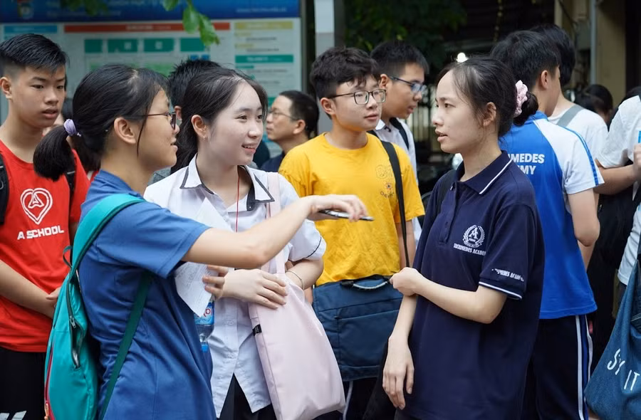 Hơn 3500 thí sinh tranh suất vào trường chuyên Hà Nội ảnh 1