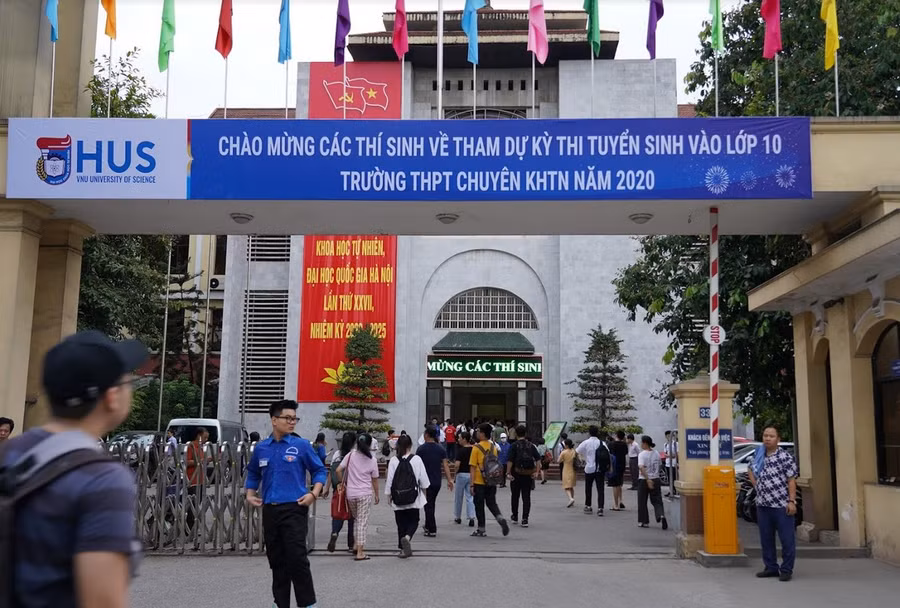 Hơn 3500 thí sinh tranh suất vào trường chuyên Hà Nội