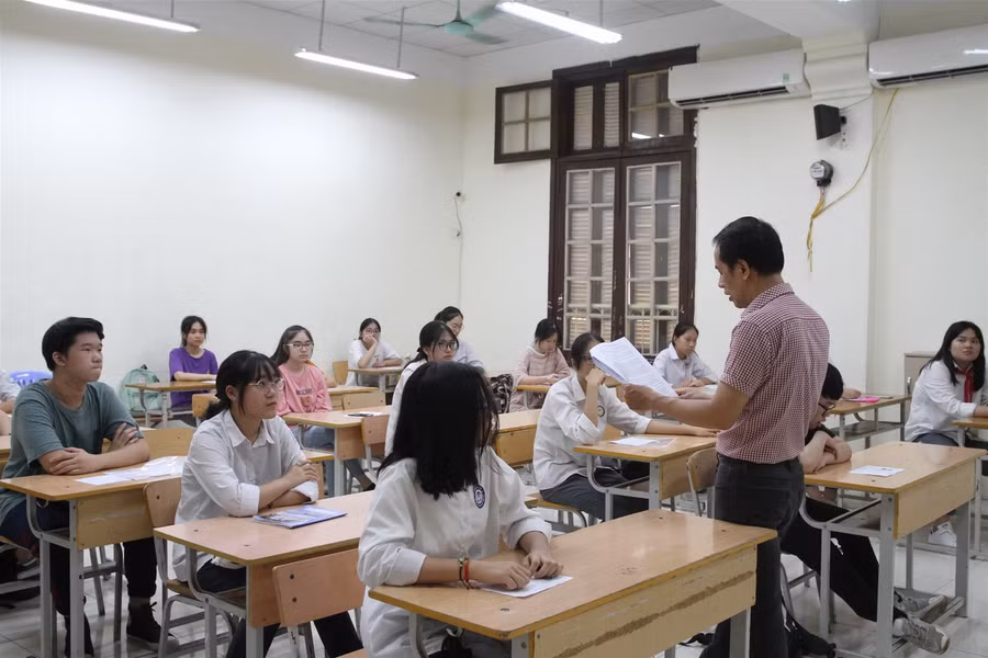 Gần 90.000 thí sinh Hà Nội làm thủ tục dự thi vào lớp 10 ảnh 3