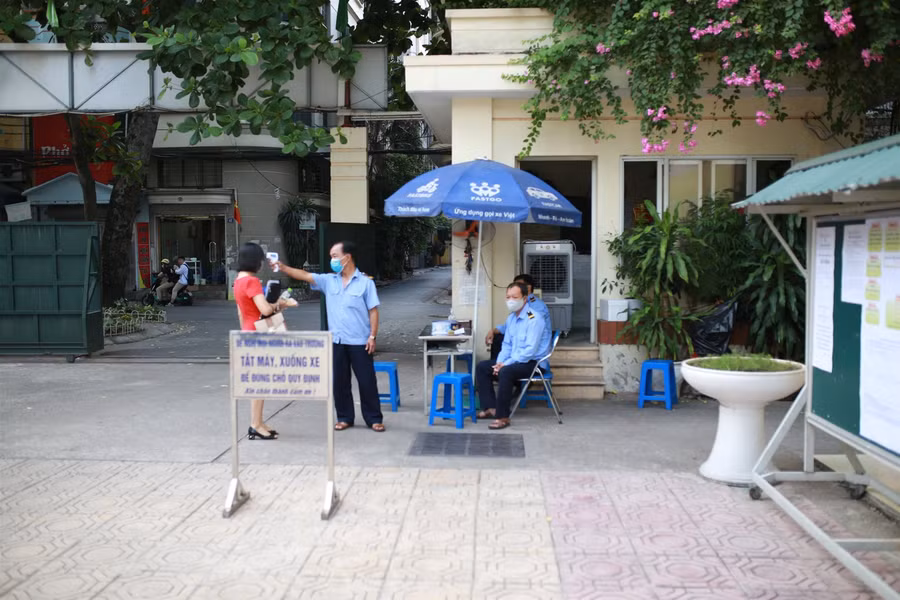 Trường THPT đầu tiên của Hà Nội hoàn thành tuyển sinh vào lớp 10 ảnh 1