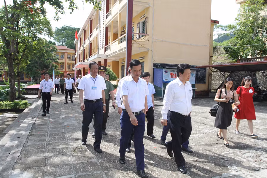 Thứ trưởng Nguyễn Hữu Độ: Chuẩn bị kỹ lưỡng cơ sở vật chất phục vụ thi tốt nghiệp THPT ảnh 2