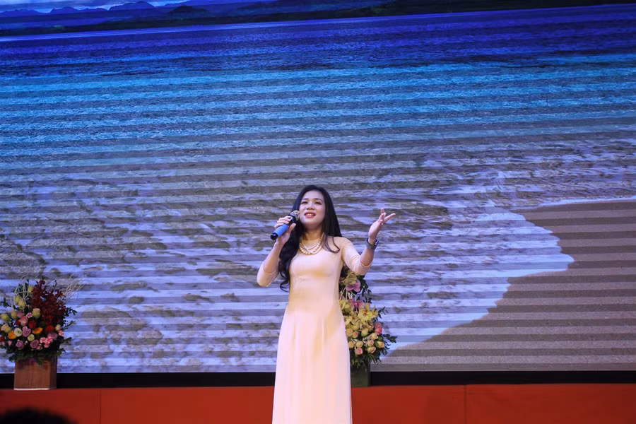 Ngọt ngào lời ca tiếng hát mừng ngày sinh nhật Bác Hồ ảnh 4