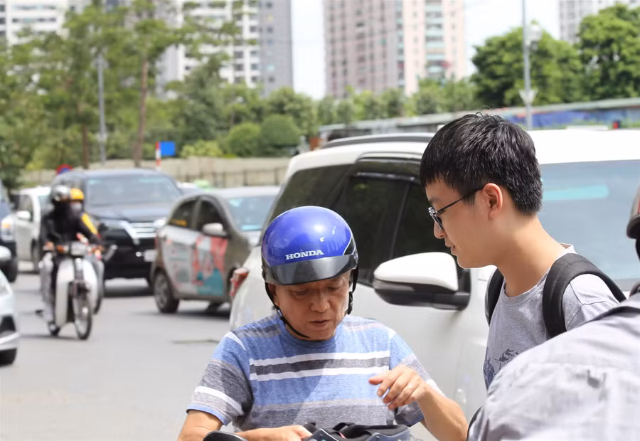 Hà Nội: Thí sinh thi chuyên trong nắng nóng 38 độ C ảnh 5