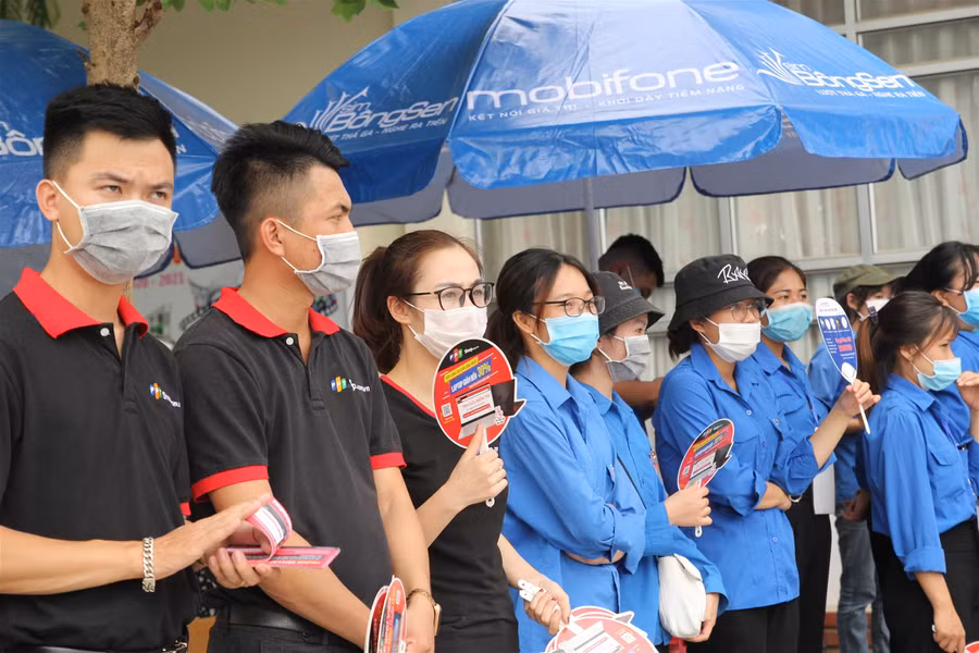 Hiệu ứng tích cực từ phong trào “Mỗi sinh viên hỗ trợ một thí sinh” ảnh 1