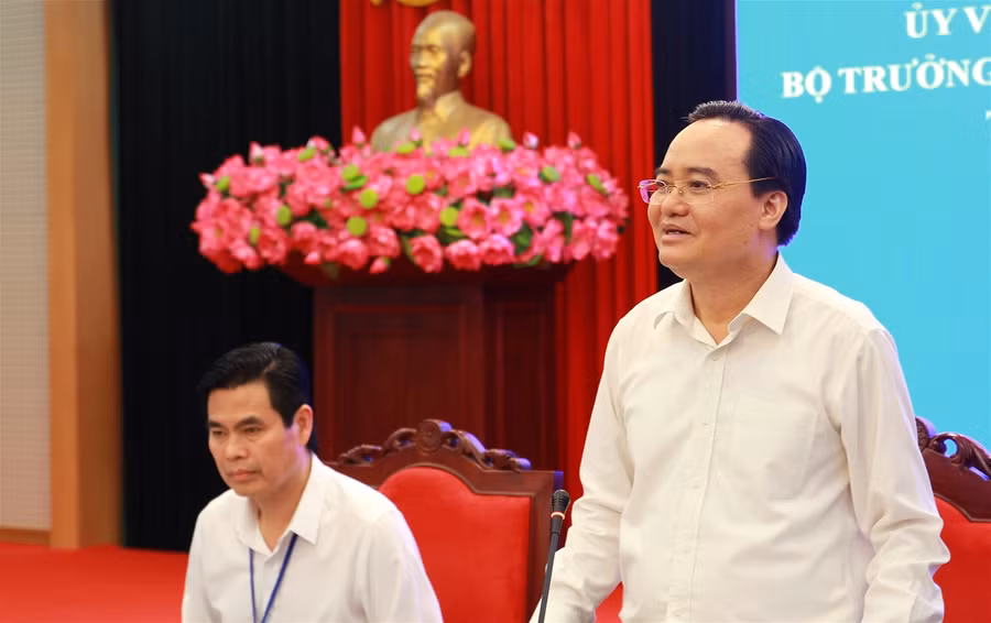 Bộ trưởng Phùng Xuân Nhạ: Đảm bảo điều kiện ăn ở cho thí sinh ở những điểm thi xa ảnh 1