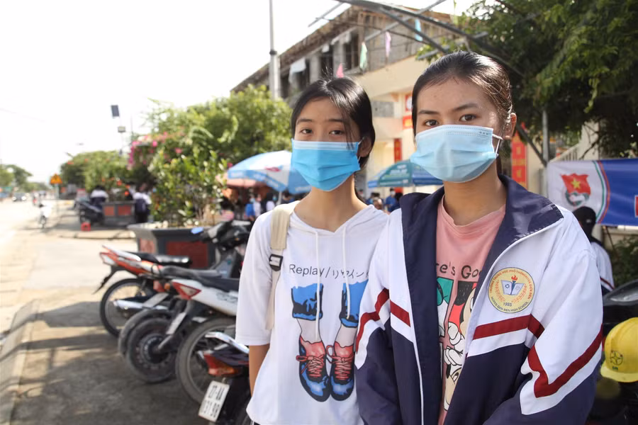 Điện Biên: Thí sinh tươi tắn rời trường thi sau bài thi môn Địa lý ảnh 4