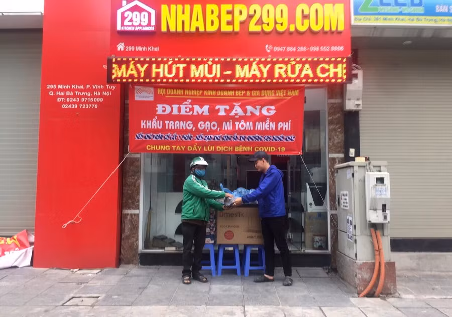 Thêm 20 điểm phát khẩu trang và thực phẩm miễn phí tại Hà Nội ảnh 3