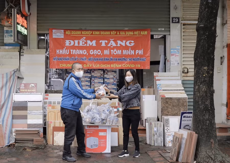 Thêm 20 điểm phát khẩu trang và thực phẩm miễn phí tại Hà Nội ảnh 2