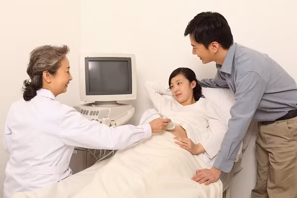  Đi khám thai cùng vợ, bác sĩ tiết lộ một điều khiến tôi vô cùng sửng sốt 