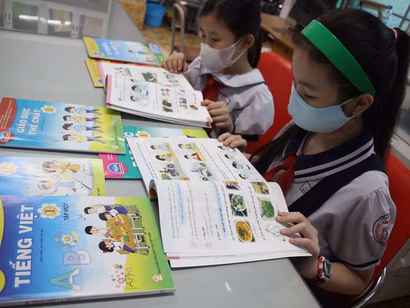 Hoàn thành chọn SGK: Mới chỉ là khởi đầu