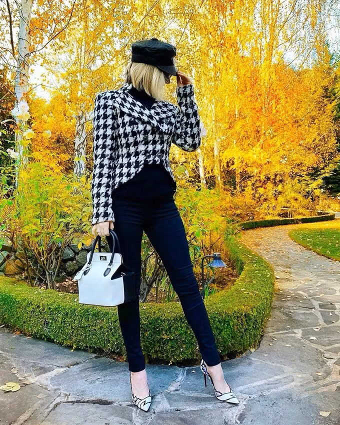 Mãn nhãn bộ sưu tập giày, túi đồng điệu của "fashionista giấu mặt" ảnh 11