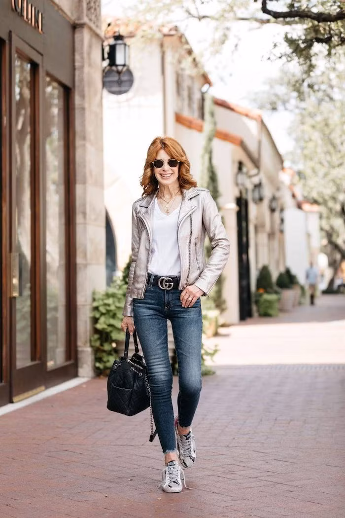 Cách mix quần jeans thanh lịch cho nàng công sở đi làm sau khi hết cách ly xã hội ảnh 10