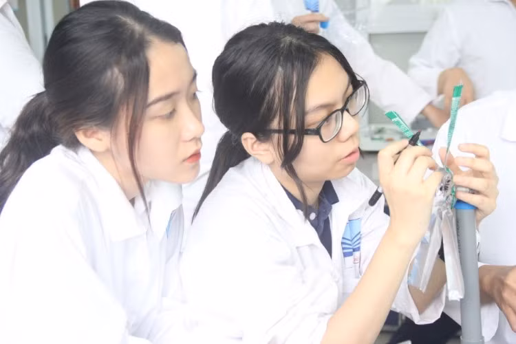 Thay đổi để thích ứng, vừa dạy học vừa chống dịch