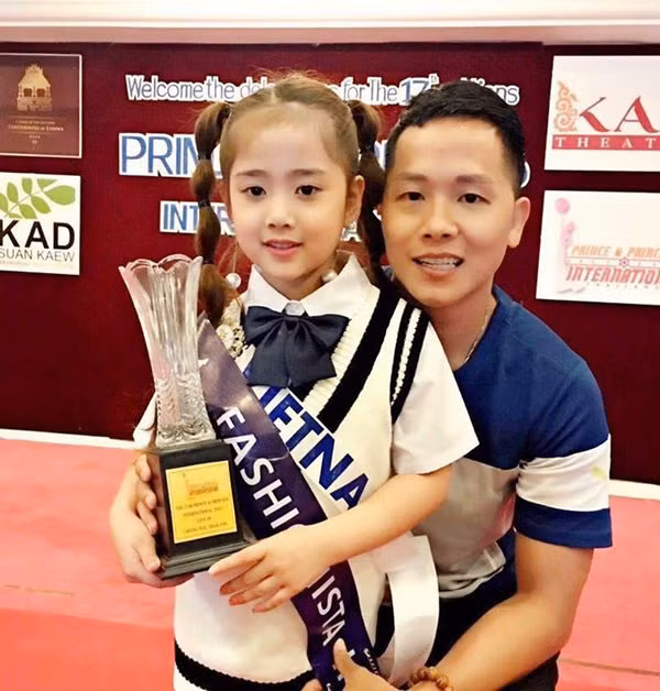 Bé gái xinh nhất Hải Phòng thay đổi ngỡ ngàng sau 3 năm ảnh 1