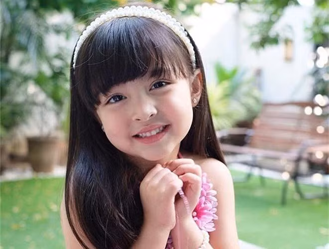 "Tan chảy" trước nhan sắc ngọt ngào của con gái mỹ nhân đẹp nhất Philippines ảnh 1