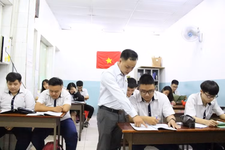 Chạy đua với dịch bệnh ôn thi tốt nghiệp THPT