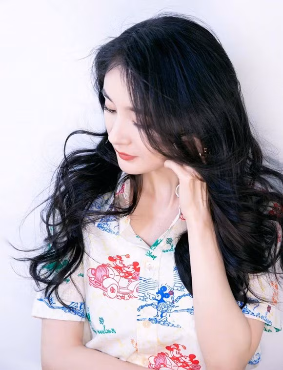 Mãn nhãn phong cách thời trang trẻ trung của 'gái một con' Dương Mịch