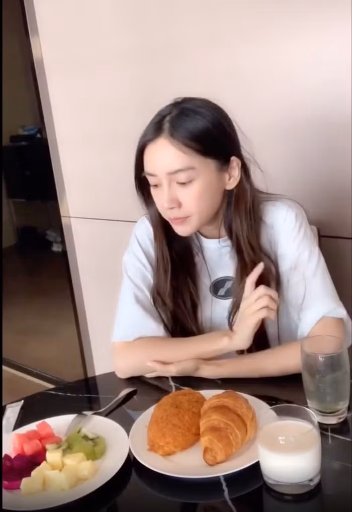 Angela Baby bật mí chế độ ăn uống để có làn da trắng ngần như ngọc trai trong ngày hè ảnh 4
