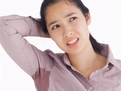 Sai lầm khi sử dụng lăn khử mùi khiến ”mùi hương" càng thêm nặng ảnh 2