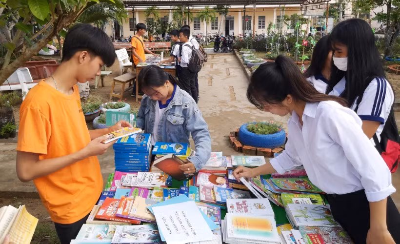 Cô giáo miệt vườn xây ước mơ qua trang sách ảnh 1