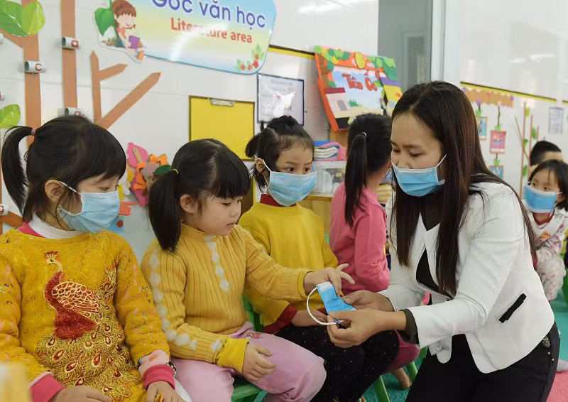 Nhân viên trường học: “Trắng” đến bao giờ