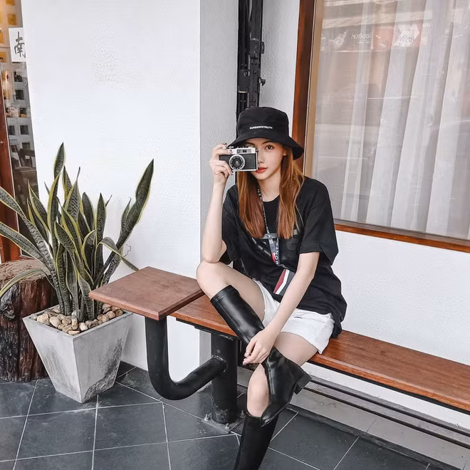 Cách mix & match xịn sò hóa áo phông đơn giản thành đẹp hết sẩy ảnh 3