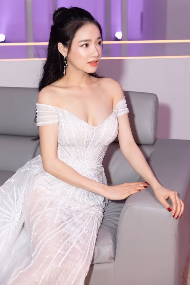 Nhã Phương được khuyên tránh xa kiểu trang phục này