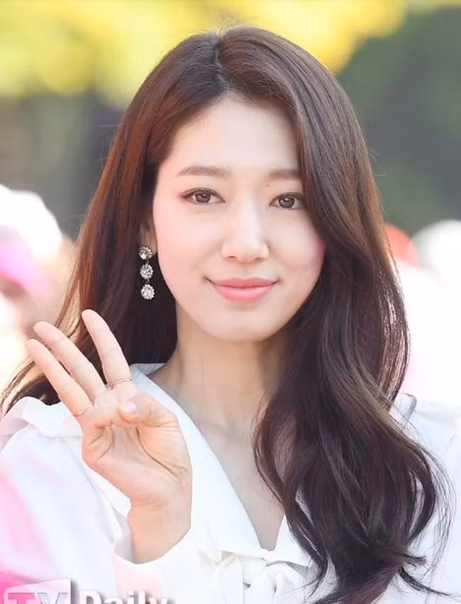 Những mỹ nhân Hàn đẹp nhất mọi thời đại: Danh tính người đẹp vượt Song Hye Kyo, Son Ye Jin gây tranh cãi ảnh 3