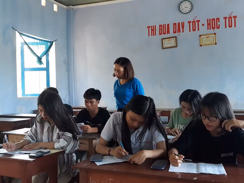 Nhân viên trường học: “Trắng” đến bao giờ ảnh 1