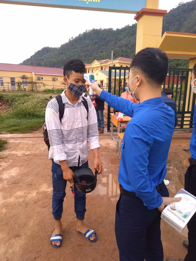 Giáo viên và thí sinh vùng biên đồng lòng ứng phó với đại dịch ảnh 1