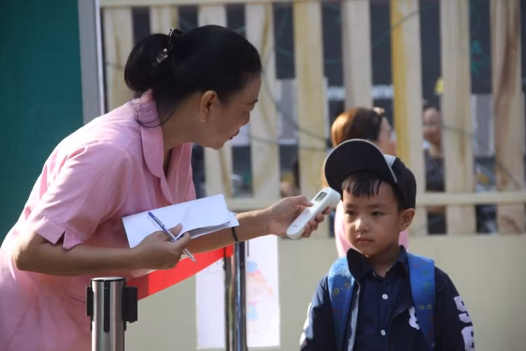 Trường mầm non xoay xở trong mùa dịch