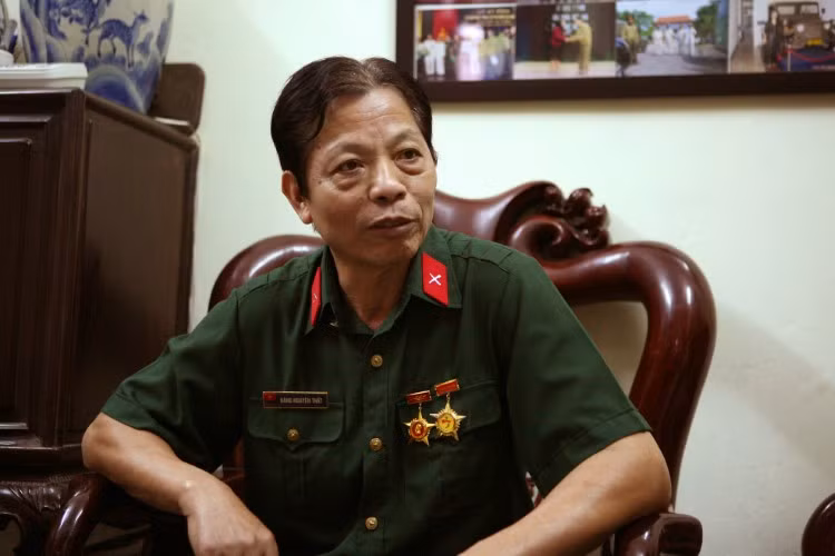 Gặp Binh nhất áp giải Dương Văn Minh ra đầu hàng ảnh 1