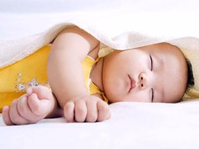  Cách cho trẻ sơ sinh nằm điều hòa không bị ốm 