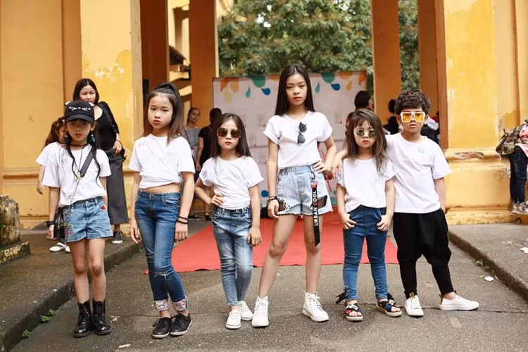 Nuôi con thành “sao nhí”: Huy hoàng song hành cùng bóng tối 