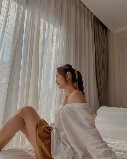 Phối khăn buộc tóc cực xinh như Minh Hằng ảnh 1