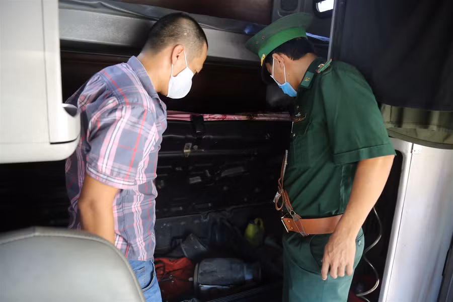 Biên phòng Quảng Bình lập chốt chặn đường mòn ngăn dịch ảnh 1