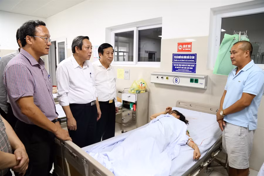 Vụ lật xe khách tại Quảng Bình: Những nạn nhân sống sót có chuyển biến tốt ảnh 2