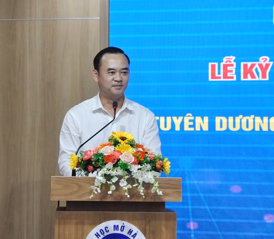 Trường ĐH Mở Hà Nội tuyên dương giảng viên, sinh viên có thành tích NCKH ảnh 1