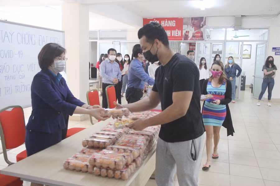 Món quà ý nghĩa của Công đoàn GD Việt Nam mùa dịch Covid-19 ảnh 3