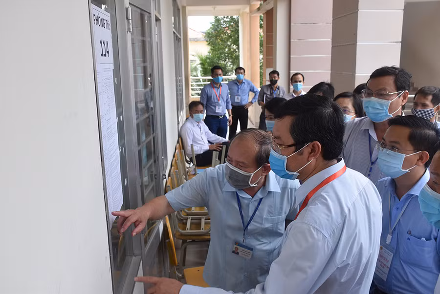 Thứ trưởng Nguyễn Văn Phúc kiểm tra công tác thi tốt nghiệp THPT tại Long An ảnh 3
