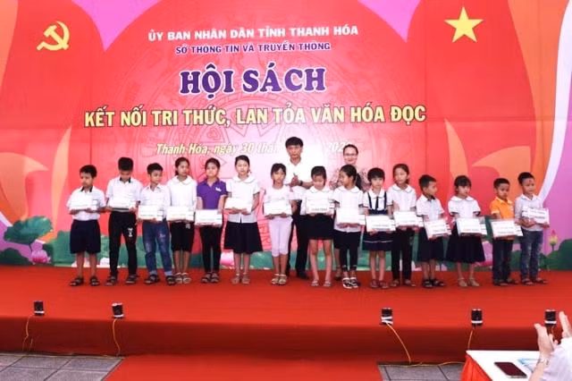 Thanh Hóa: Khai mạc hội sách 2020 “Kết nối tri thức và lan tỏa văn hóa đọc” ảnh 4