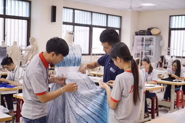 Ngành Thiết kế thời trang: Khi sự sáng tạo đi đôi với thực tiễn ảnh 1