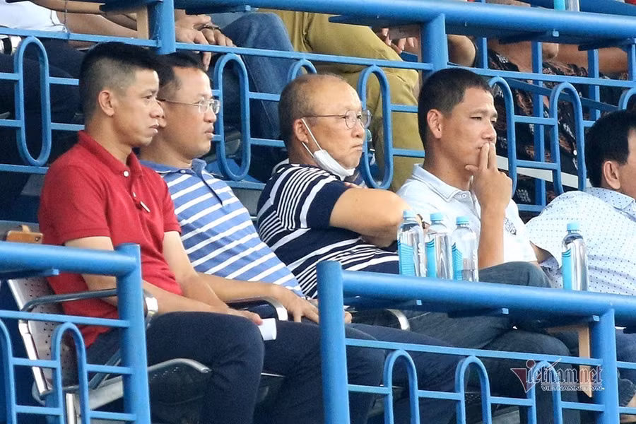 V-League 2020 gay cấn, thầy Park mừng và lo ảnh 2