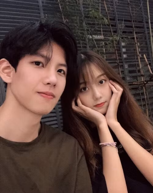 Nhờ chụp hộ hình tốt nghiệp, cô gái bất ngờ thành đôi với người thầm thương trộm nhớ ảnh 1