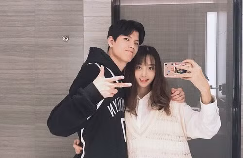Nhờ chụp hộ hình tốt nghiệp, cô gái bất ngờ thành đôi với người thầm thương trộm nhớ ảnh 4