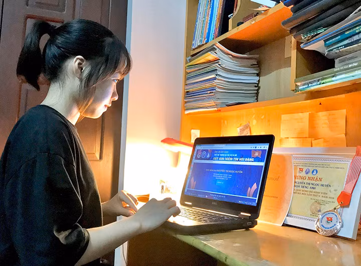 Trường Đại học Mở Hà Nội hỗ trợ sinh viên chống dịch Covid-19